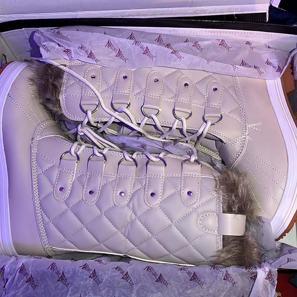 Nature Breeze Boots. Style: Frost-03. Color: Off white PU. Size 8.5
